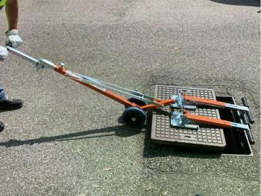 Preview: Öffnung mit zwei parallel geschalteten CL10, die mit einer Verbindungsbrücke auf einem schweren Deckel verbunden sind.