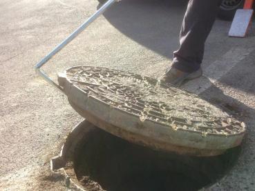 Hergestellt aus gehärtetem 38NCD4-Stahl mit verzinkter Rostschutzbeschichtung, was das LB7 zu einem widerstandsfähigen und robusten Werkzeug macht.