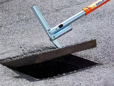 Preview: Kann als Einhängehebel in den Schlitzen zum mechanischen Anheben verwendet werden.