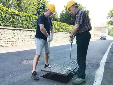 Einfache Bedienung in paralleler Position durch zwei Bediener.