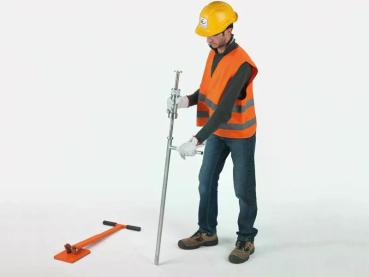 Die Ergonomie des MZ120 ermöglicht die Verwendung des Werkzeugs im Stehen und seine konische Spitze aus gehärtetem Stahl garantiert Langlebigkeit und Robustheit.