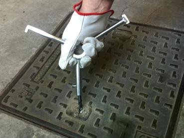 Funktion 1: Flacher Bohrhaken zum Reinigen und Schaben.