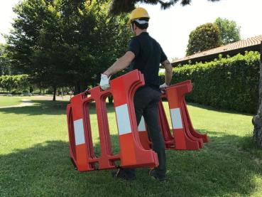 Leicht und stabil, lässt es sich im zusammengeklappten Zustand problemlos transportieren.