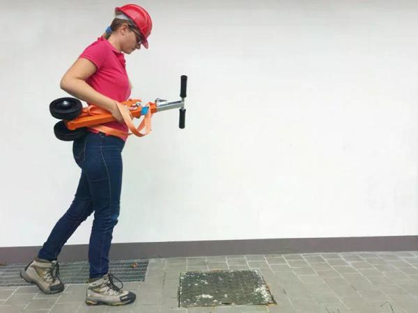 Zusammenklappbar, extrem kompakt und leicht, einfach zu transportieren.