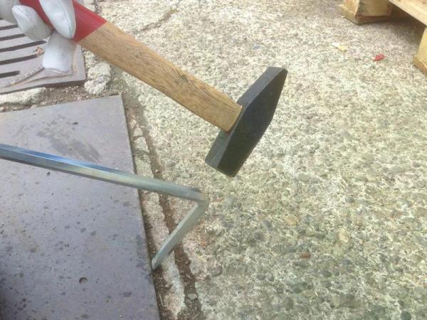 Aufgrund seiner Eigenschaften und Funktion ist es die ideale Alternative zur Verwendung der klassischen Spitzhacke wie früher.