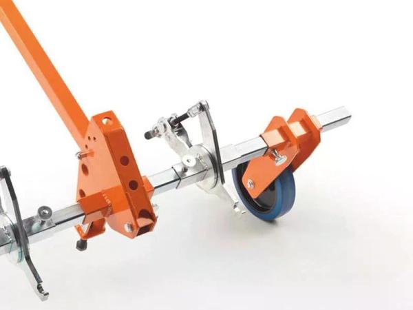 Einstellbare untere Strebe für mehr Stabilität und bessere Kontrolle des gesamten Sets.