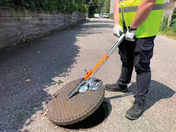 Öffnung mit horizontal verlängerter Griffstange.