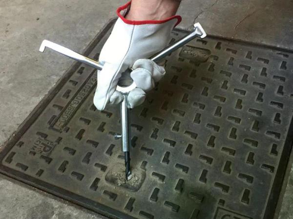 Funktion 1: Flacher Bohrhaken zum Reinigen und Schaben.